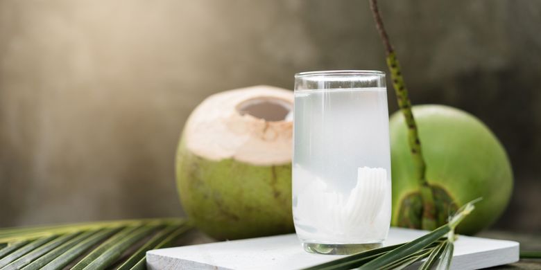 Rahasia Kesehatan Tersembunyi di Air Kelapa Manfaatnya Bikin Takjub!