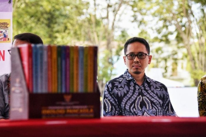 Wajib belajar tahun kebutuhan bagi ilustrasi pelajar bekasimedia Pendidikan Wajib Di Indonesia